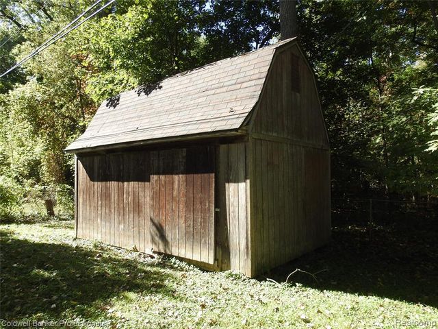5919 Western Road, Flint, MI 48506