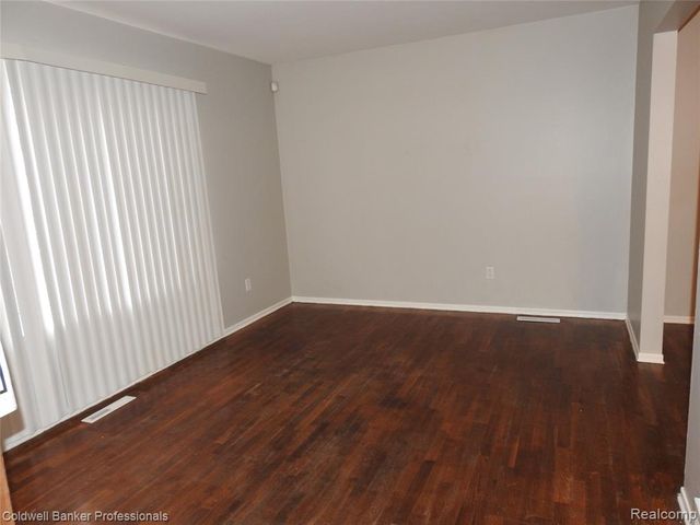 5919 Western Road, Flint, MI 48506