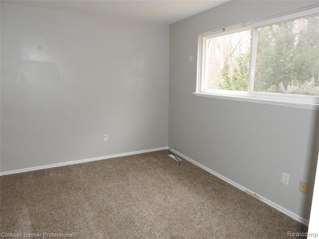 5919 Western Road, Flint, MI 48506