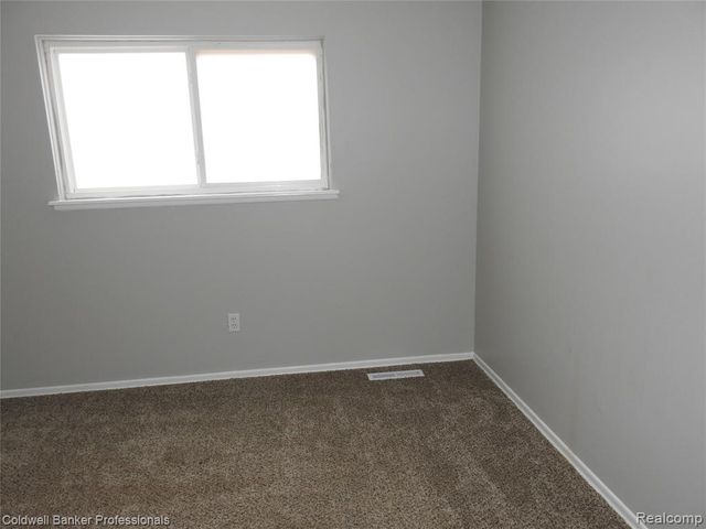 5919 Western Road, Flint, MI 48506