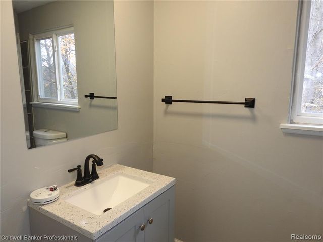 5919 Western Road, Flint, MI 48506