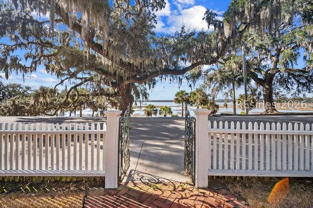 1307 Bay St, Beaufort, SC 29902