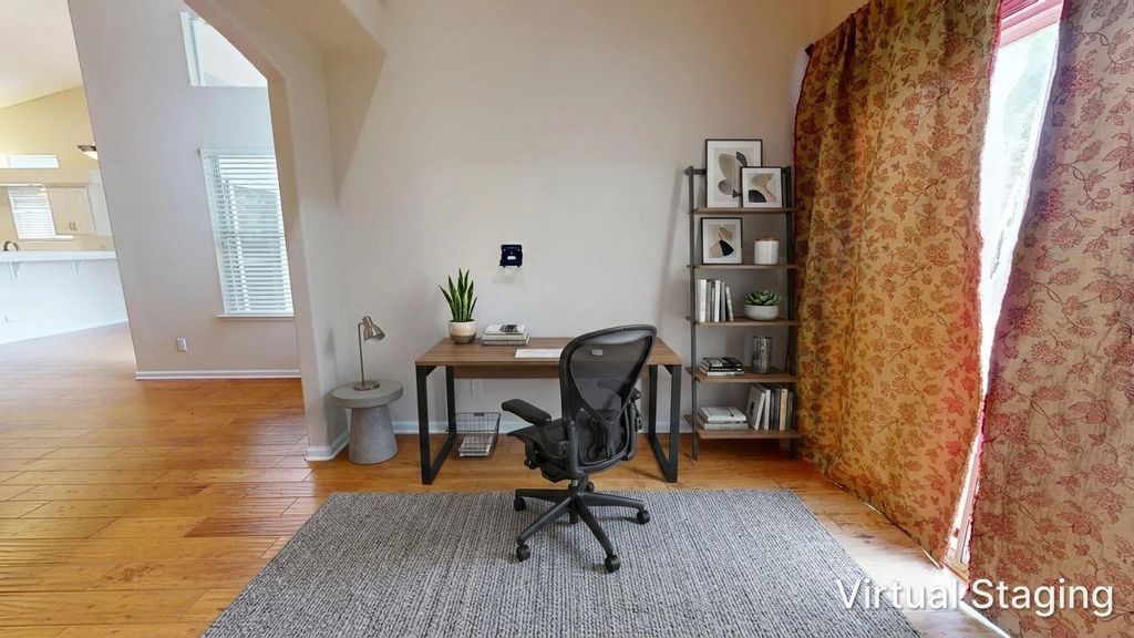 Image 18 of property listing at 2050 E Fox Glen Drive, Fresno, CA 93730