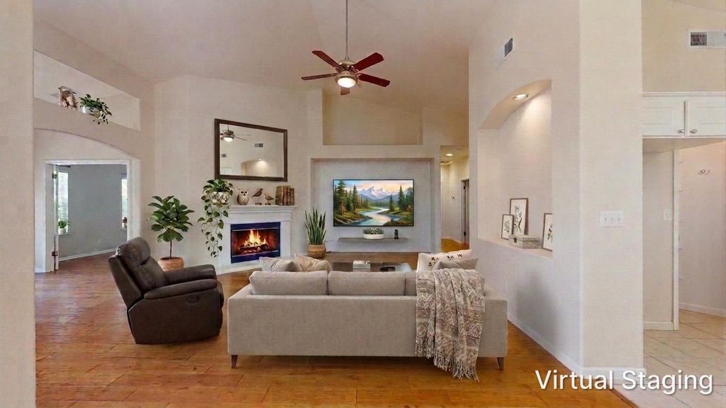 Image 20 of property listing at 2050 E Fox Glen Drive, Fresno, CA 93730