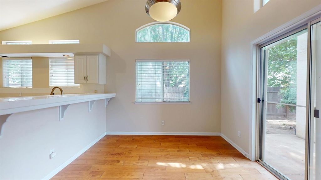 Image 8 of property listing at 2050 E Fox Glen Drive, Fresno, CA 93730