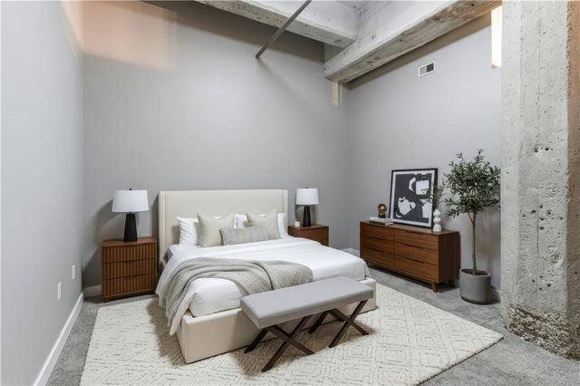 321 W 7th Street 402, Kansas City, MO 64105