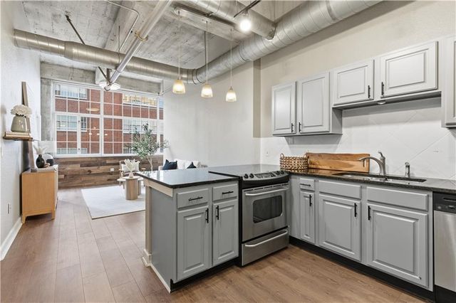 321 W 7th Street 402, Kansas City, MO 64105