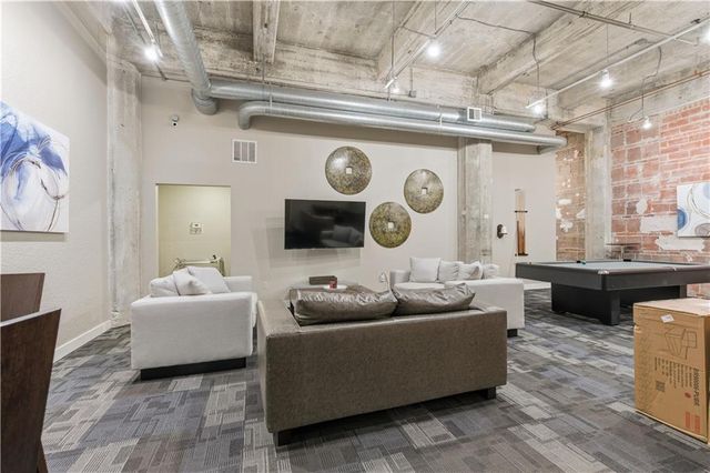 321 W 7th Street 402, Kansas City, MO 64105