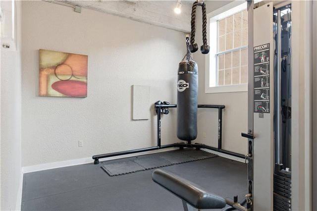 321 W 7th Street 402, Kansas City, MO 64105