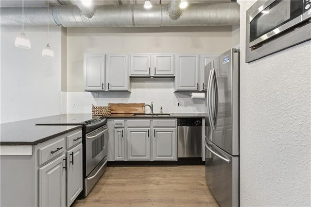 321 W 7th Street 402, Kansas City, MO 64105