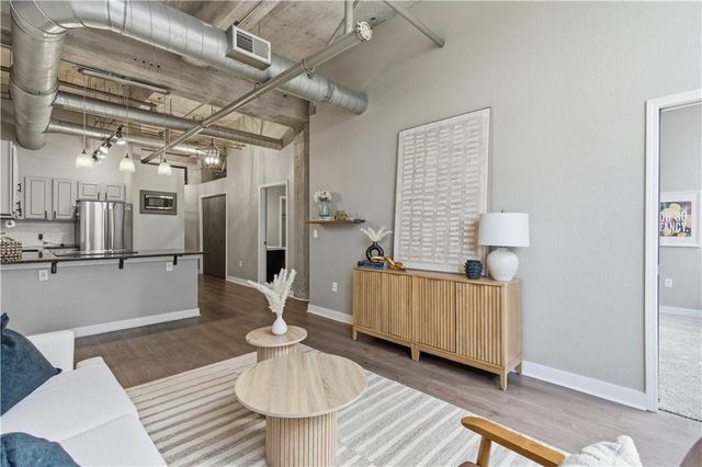 321 W 7th Street 402, Kansas City, MO 64105