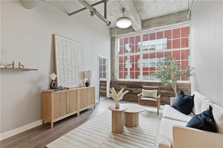 321 W 7th Street 402, Kansas City, MO 64105