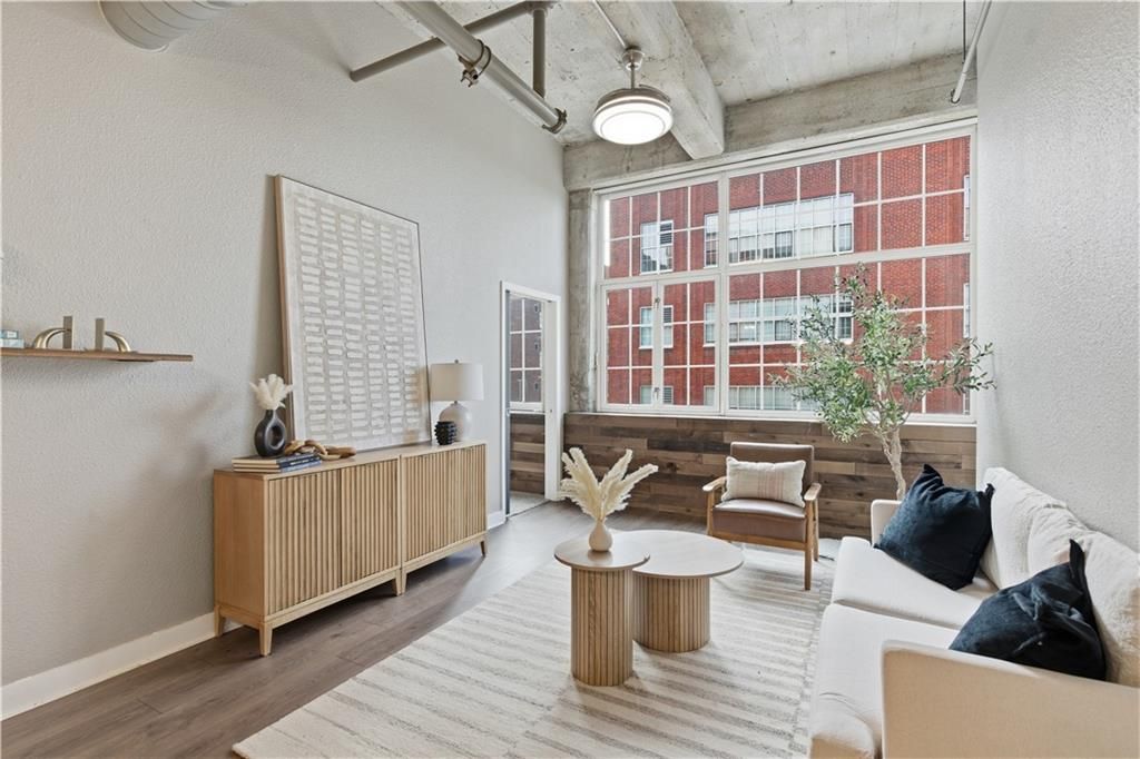 321 W 7th Street 402, Kansas City, MO 64105