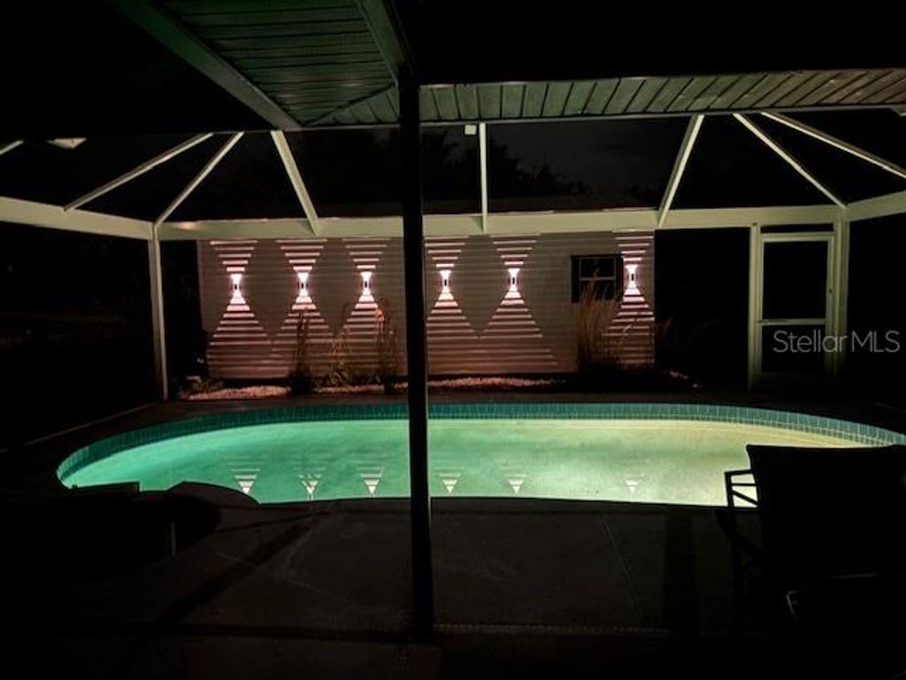 Image 11 of property listing at 10251 OCEANSPRAY BOULEVARD, Englewood, FL 34224