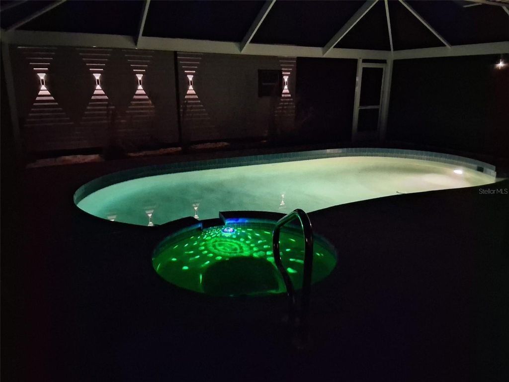 Image 12 of property listing at 10251 OCEANSPRAY BOULEVARD, Englewood, FL 34224