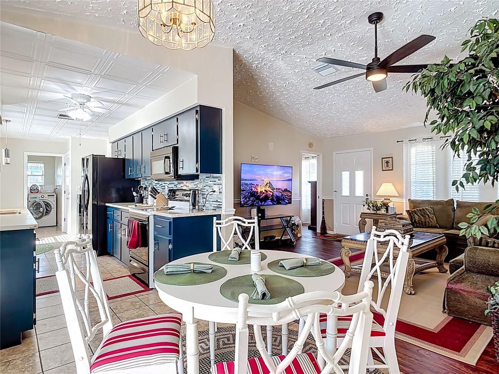 Image 21 of property listing at 10251 OCEANSPRAY BOULEVARD, Englewood, FL 34224