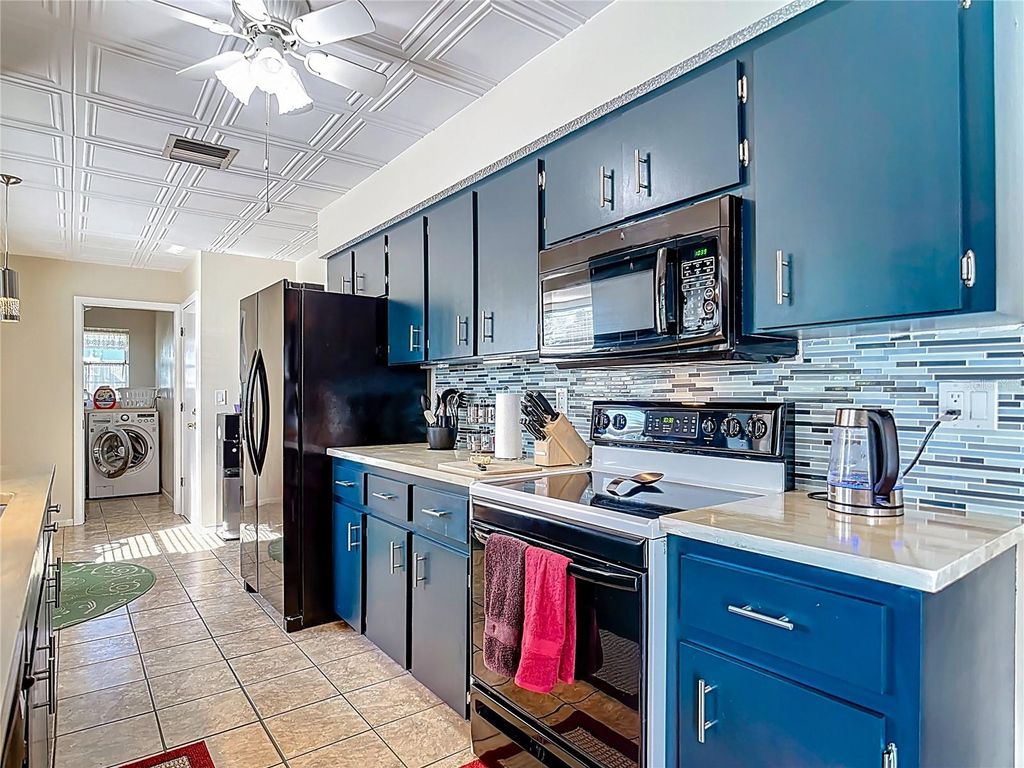 Image 23 of property listing at 10251 OCEANSPRAY BOULEVARD, Englewood, FL 34224