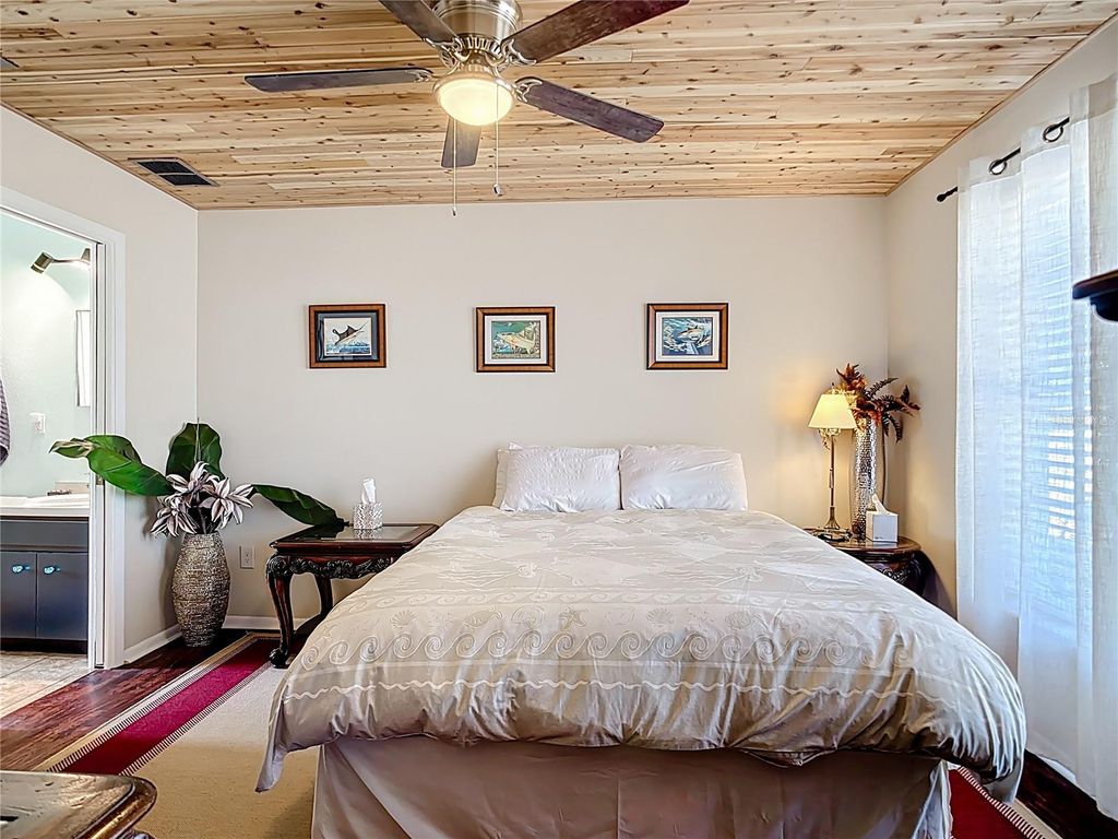 Image 34 of property listing at 10251 OCEANSPRAY BOULEVARD, Englewood, FL 34224