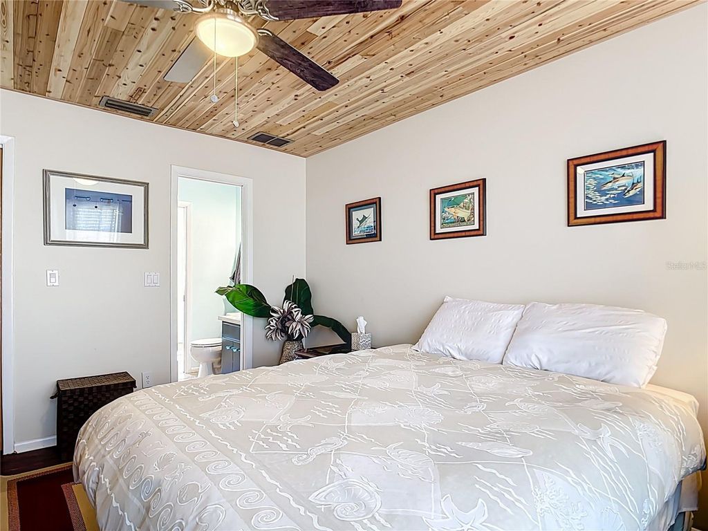 Image 35 of property listing at 10251 OCEANSPRAY BOULEVARD, Englewood, FL 34224