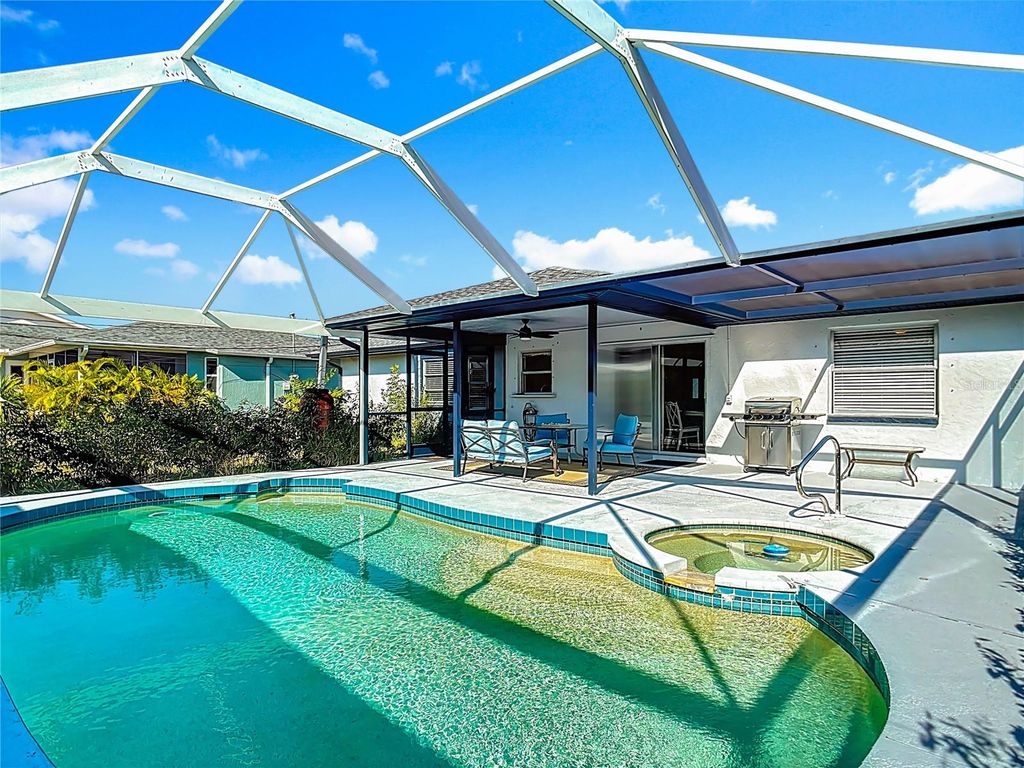 Image 9 of property listing at 10251 OCEANSPRAY BOULEVARD, Englewood, FL 34224