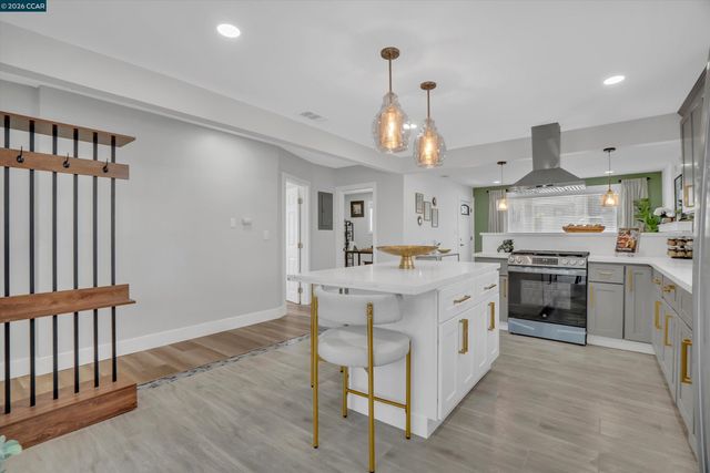 2131 Pomona Ave, Martinez, CA 94553