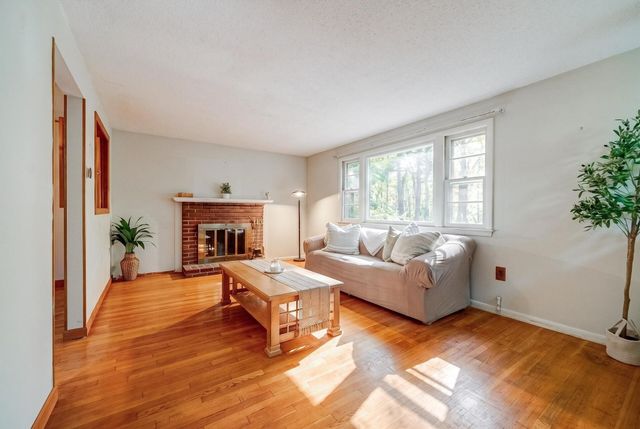 15 Carriage Dr, Chelmsford, MA 01824