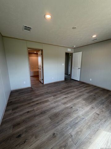 4214 Woodrow Center Rd, Kingsbury, TX 78638
