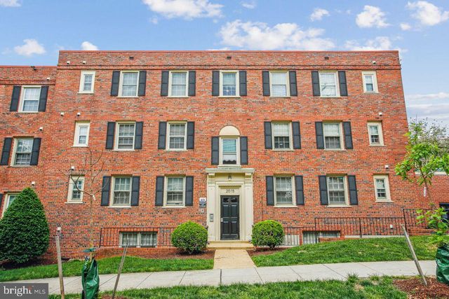2015 37TH ST SE #301, Washington, DC 20020
