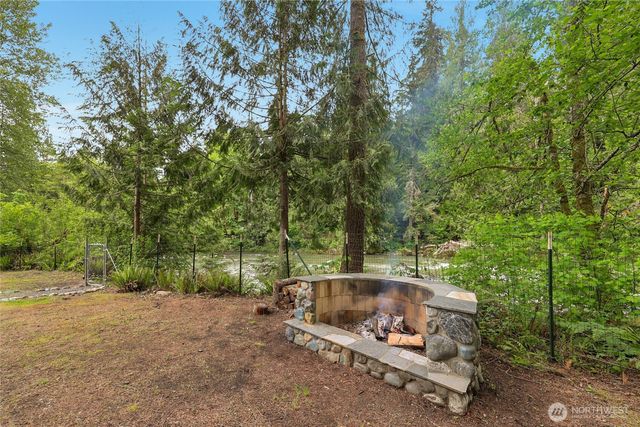 19823 Canyon Drive, Granite Falls, WA 98252