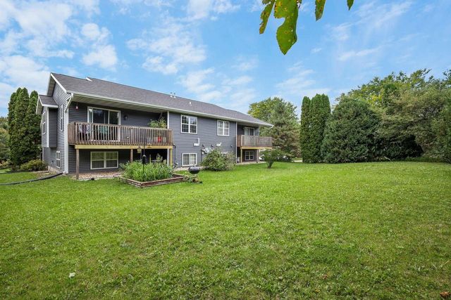 824 N Clover Lane, Cottage Grove, WI 53527