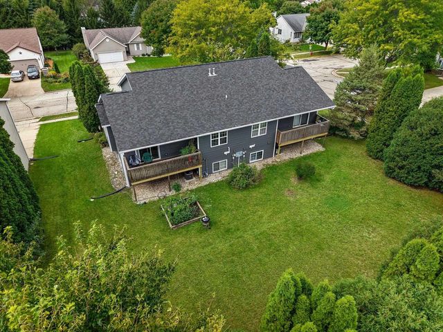 824 N Clover Lane, Cottage Grove, WI 53527