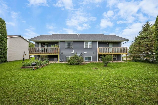 824 N Clover Lane, Cottage Grove, WI 53527