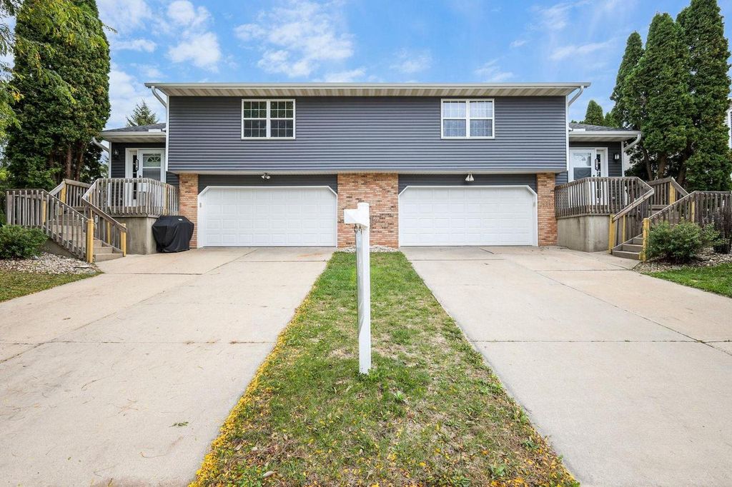 824 N Clover Lane, Cottage Grove, WI 53527