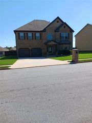 609 Caledon Way, Hampton, GA 30228