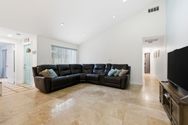 5284 Eagle Lake Drive, Palm Beach Gardens, FL 33418