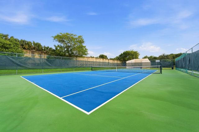 5284 Eagle Lake Drive, Palm Beach Gardens, FL 33418