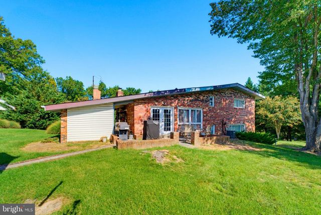 6000 RAYBURN DR, Temple Hills, MD 20748
