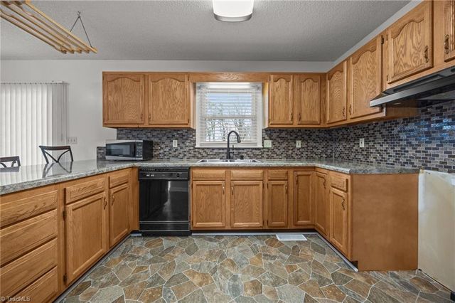 7410 Friendship Ledford Road, Winston-salem, NC 27107