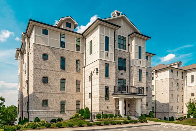 1024 Club View Dr Unit D301, Gallatin, TN 37066