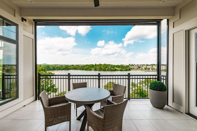 1024 Club View Dr Unit D301, Gallatin, TN 37066