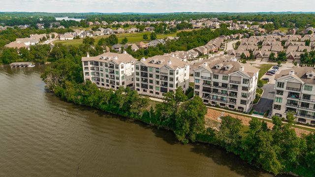 1024 Club View Dr Unit D301, Gallatin, TN 37066