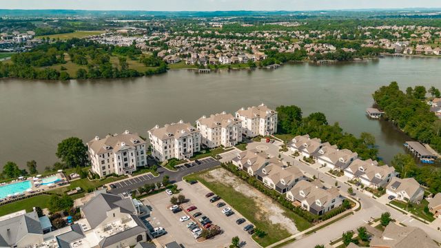 1024 Club View Dr Unit D301, Gallatin, TN 37066