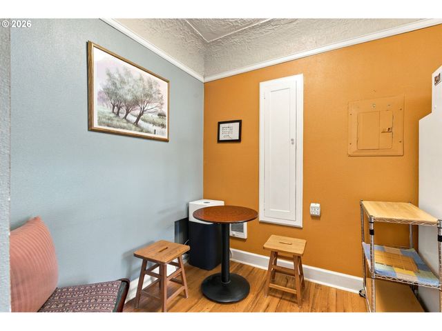 711 Ne RANDALL Ave 105, Portland, OR 97232