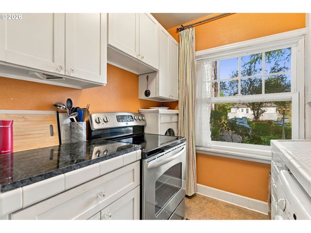 711 Ne RANDALL Ave 105, Portland, OR 97232