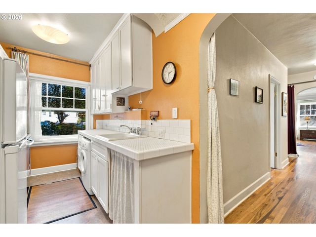 711 Ne RANDALL Ave 105, Portland, OR 97232