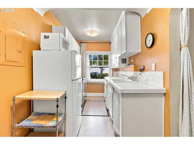 711 Ne RANDALL Ave 105, Portland, OR 97232