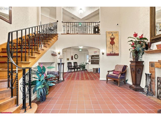 711 Ne RANDALL Ave 105, Portland, OR 97232