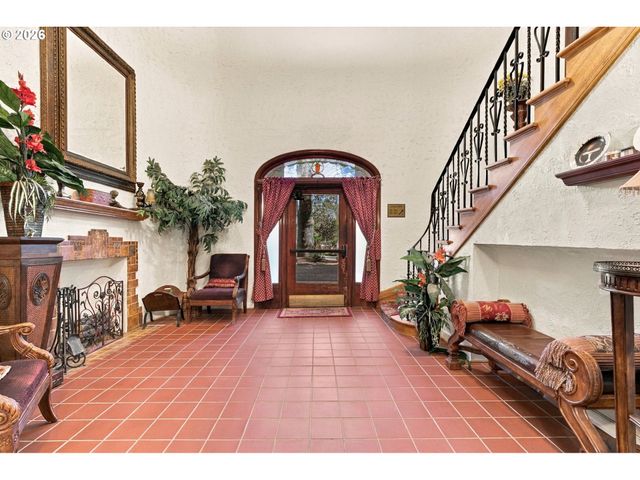 711 Ne RANDALL Ave 105, Portland, OR 97232