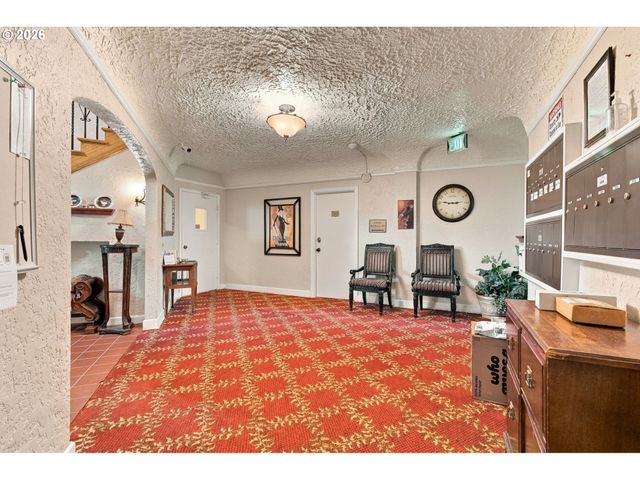 711 Ne RANDALL Ave 105, Portland, OR 97232