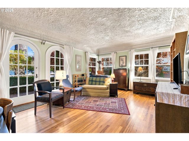 711 Ne RANDALL Ave 105, Portland, OR 97232